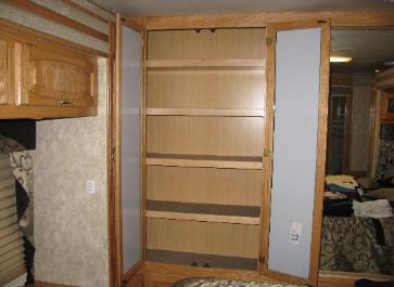 Fully adjustable Shelving top to bottom